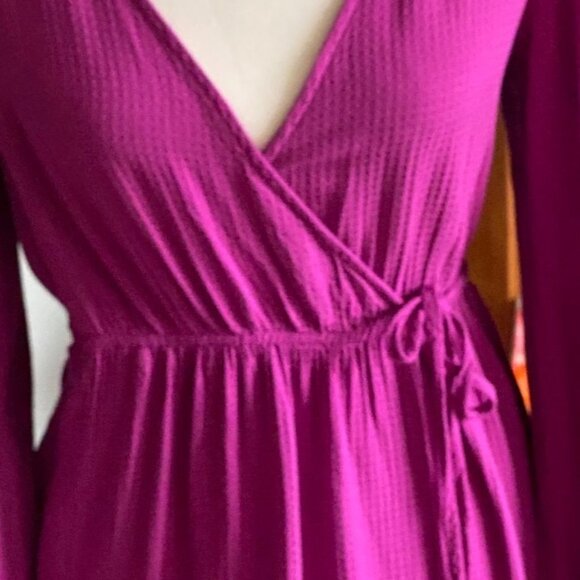 Knox Rose Ruffled Bottom, Textured Wrap Midi Dress-Purple-Size XS-GUC - Picture 5 of 7
